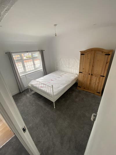 New Room available in RM3 (Plab / Queens Hospital) Main Photo