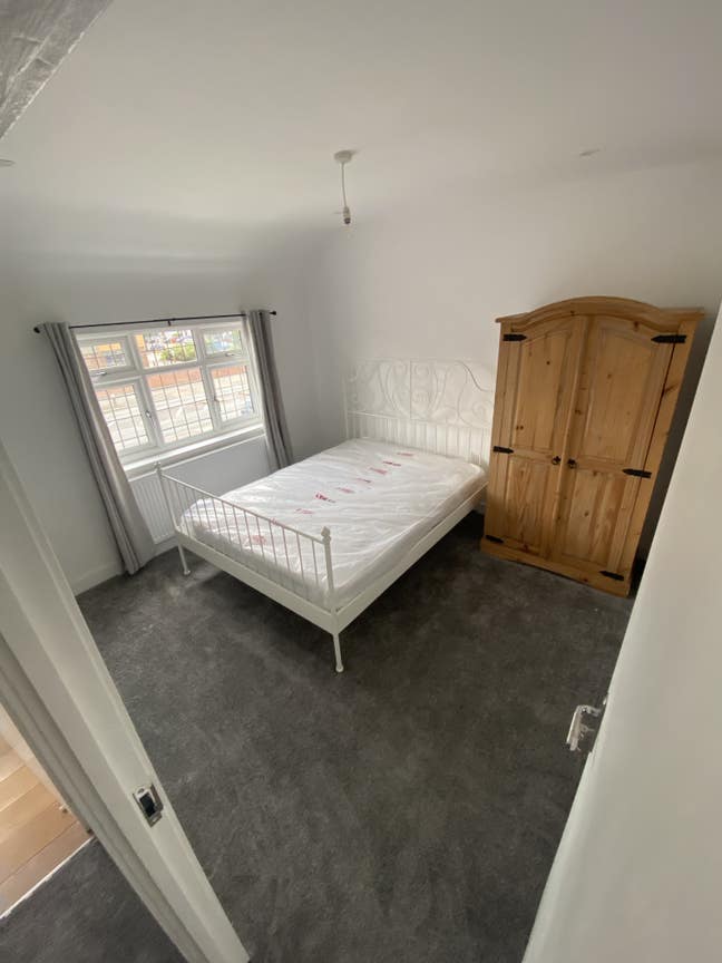 New Room available in RM3 (Plab / Queens Hospital) Main Photo