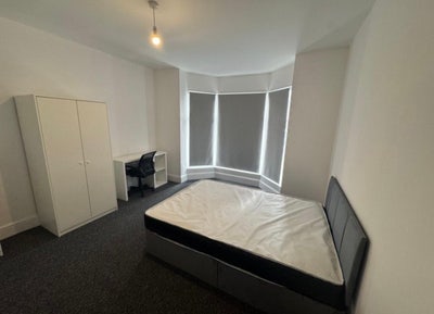 Double Room to Rent on Mayfield Road Main Photo
