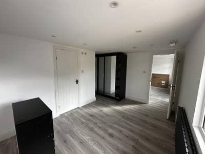 Modern Self-Contained Garden Annex in SM4  Main Photo