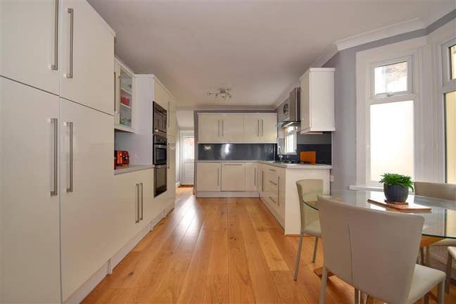 Bed space available for 1 boy  Main Photo