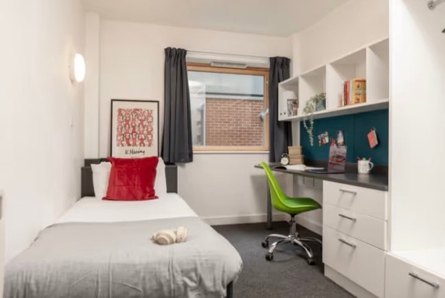 En-Suite Room Available – On-Campus for students  Main Photo