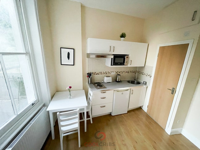 Studio in Blythe Road, Shepherds Bush, W14 Main Photo