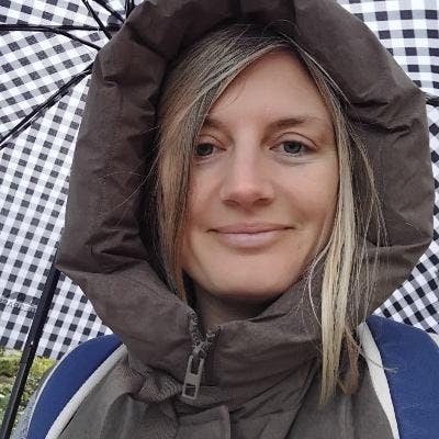 I am a professional female aged 35. I am look... Main Photo