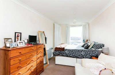 One bedroom en-suite at Crown Height Main Photo