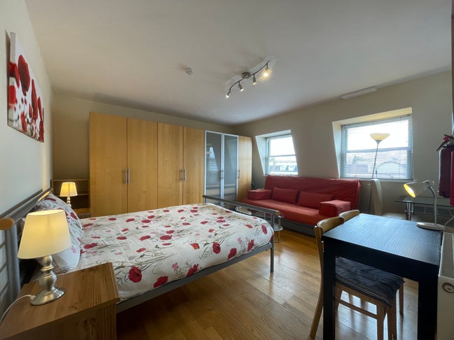 Spacious Studio Flat for 2026 Summer  Main Photo