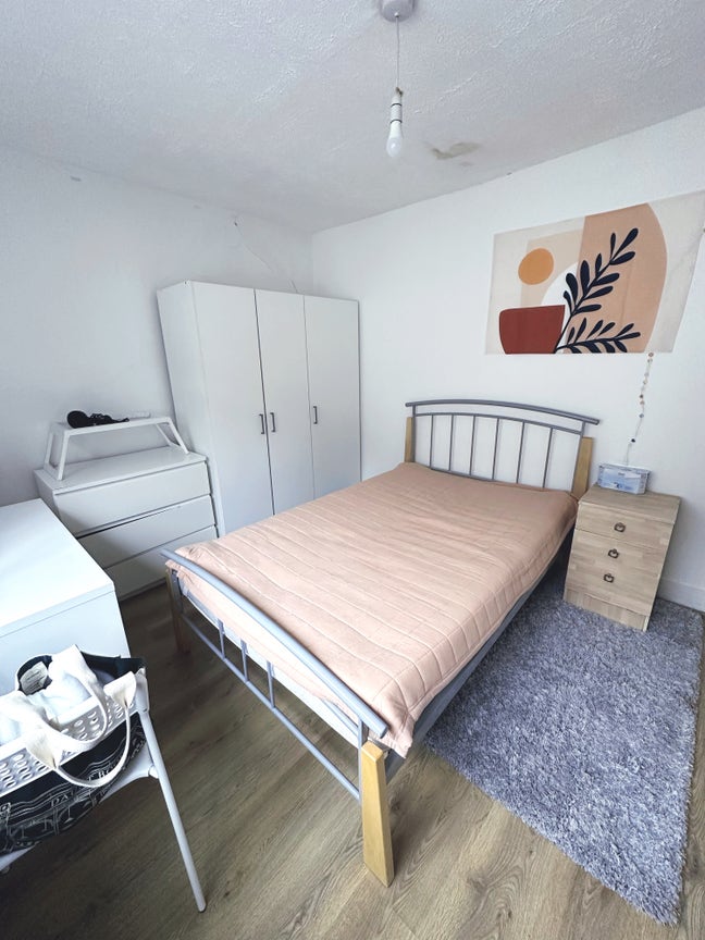 En-Suite Room in Canning Town, 720 per Month Main Photo