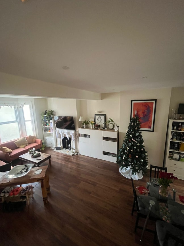 Room available in beautiful home with bills Main Photo