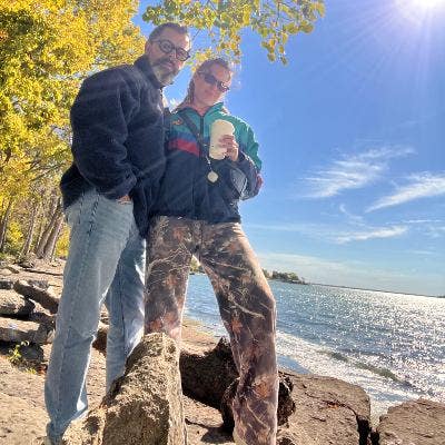 Creative Couple Looking for En-Suite Room in Rel Main Photo