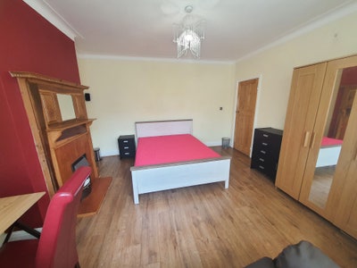 Massive Ensuite Double room with Bills and Wifi Main Photo