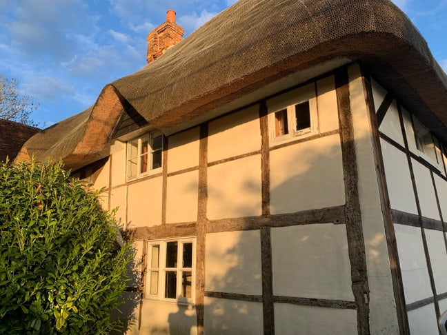 Room in beatiful period farmhouse-Forest Hill Main Photo