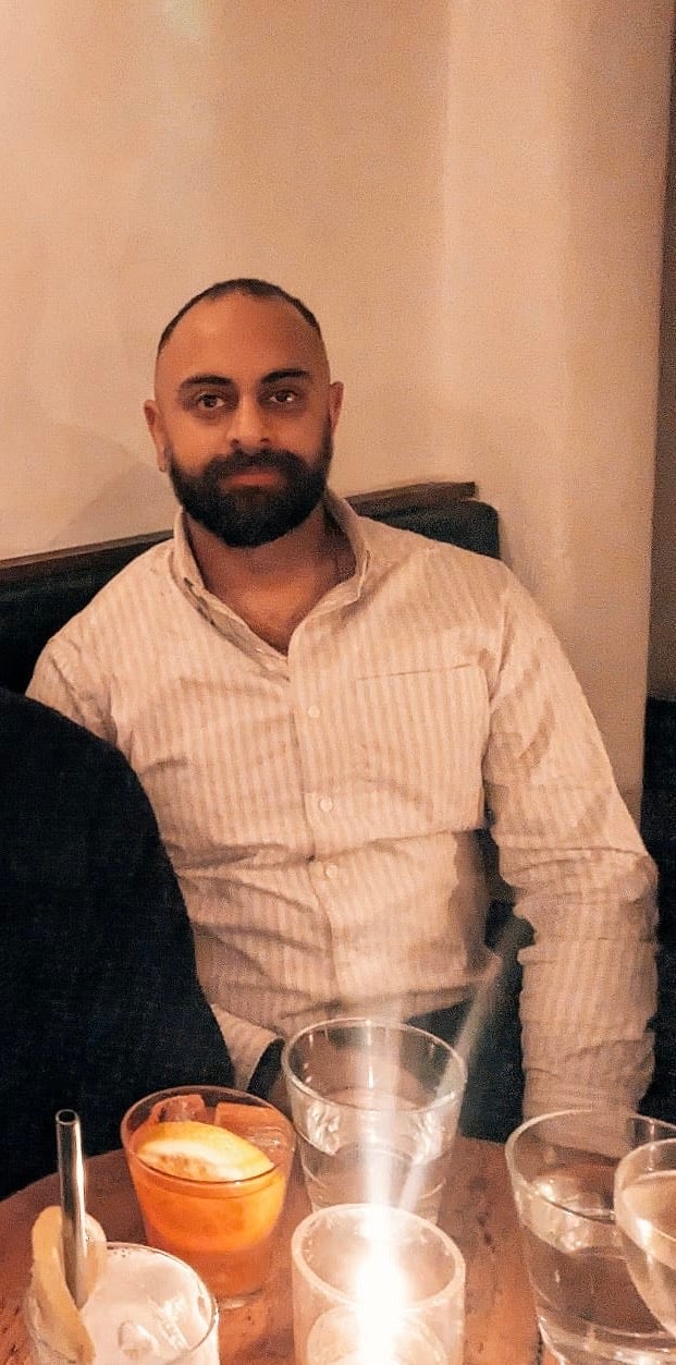 I am a professional male aged 38. I am lookin... Main Photo