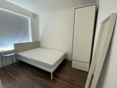 Available Now Room In Wimbledon Park Main Photo