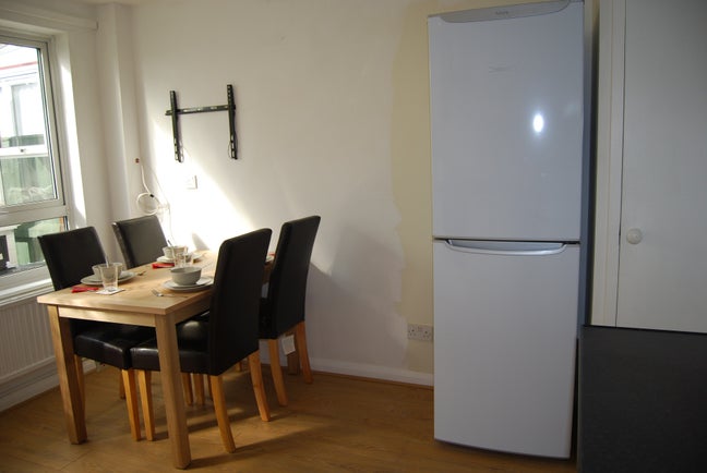 SW17 Ensuite-Reposit Available-3 Min Walk to Train Main Photo