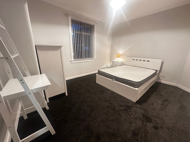 Double Bedroom with Bills Included  Main Photo