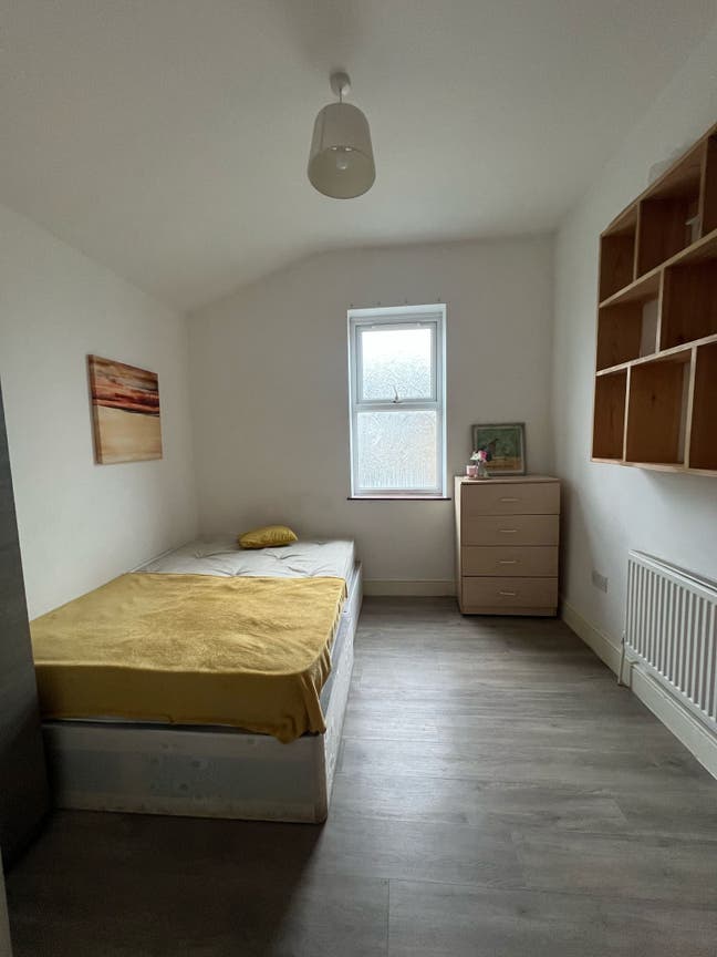 Double room available in Ilford  Main Photo