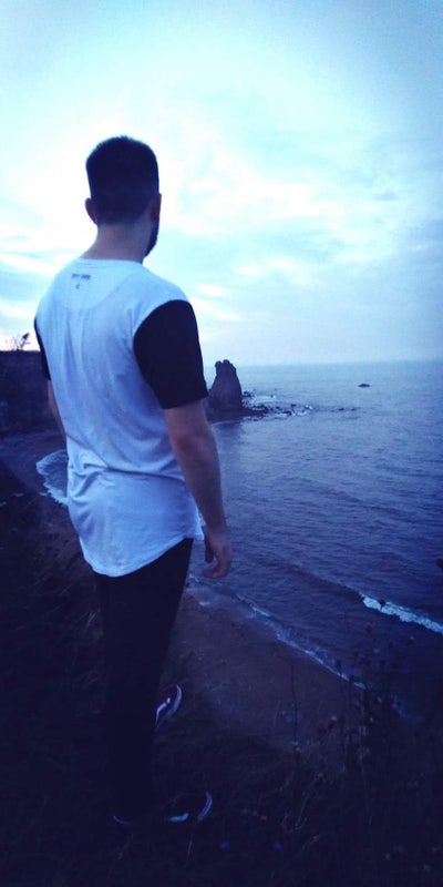 Looking for a room to rent. Main Photo