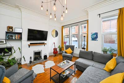 ☆ Affordable Luxury ☆ - 1St Month Free Main Photo