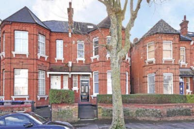 Two Bedroom Split-Level Flat – Willesden Green Main Photo