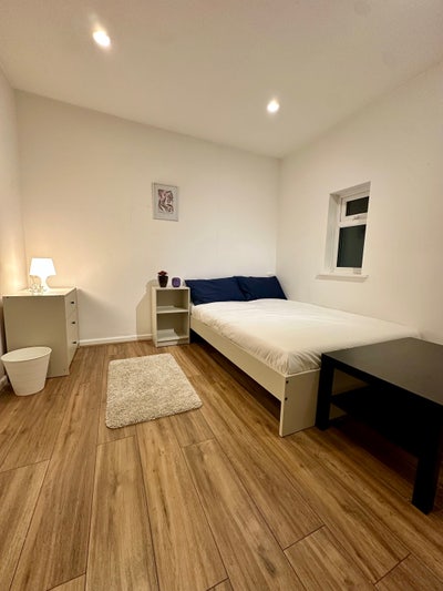 Large Double In Maidenhead Town Centre! Main Photo