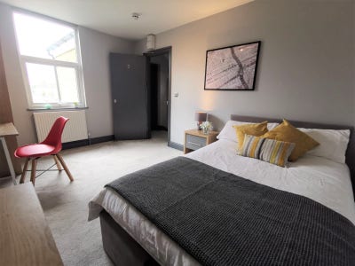 Large double room available Main Photo