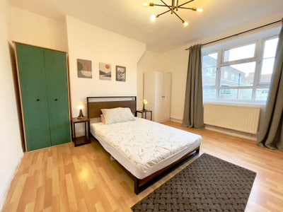 3 Doubles at White City available NOW Main Photo