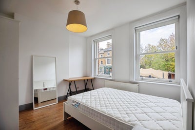 3 Bed Flat  - Happy to rent per room Main Photo