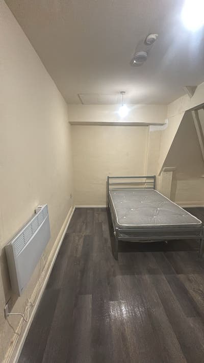 1-Bed Flat is available for rent in - S3 8JD Main Photo