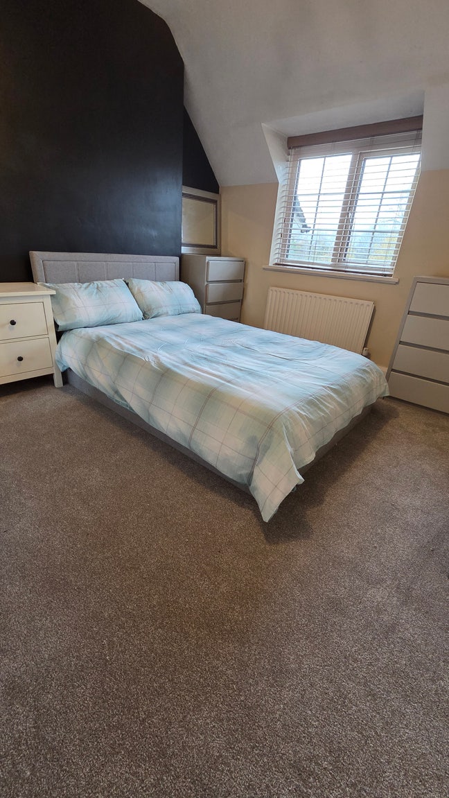 Double room,  strong WiFi, parking available near. Main Photo