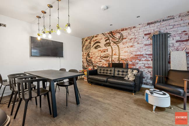 Double Room I 2 mins from station I Free rent  Main Photo