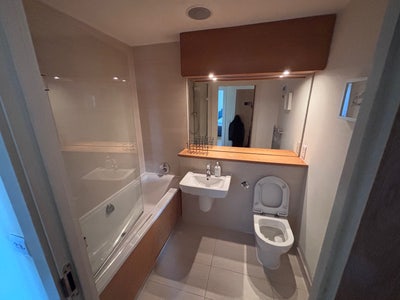 Looking for flatmate 2 bedroom private bathroom Main Photo
