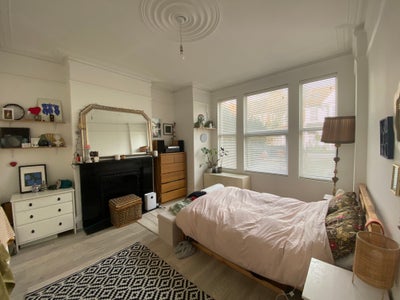 Cosy Harringay house for creative female Main Photo