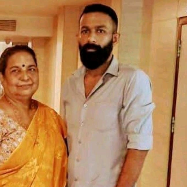 Looking for room to rent Main Photo