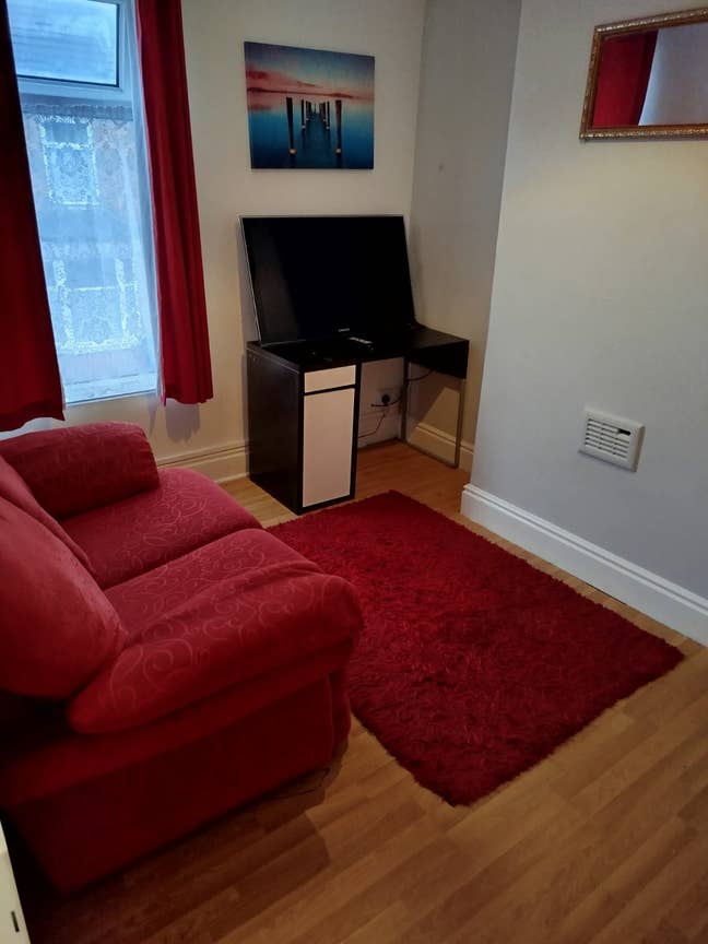 Newly Refurbished Studio  Cholmley Street HouseHU3 Main Photo