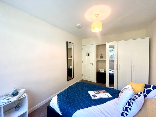 Available Now 💛 Come and Get Your Room 💛 

 Main Photo