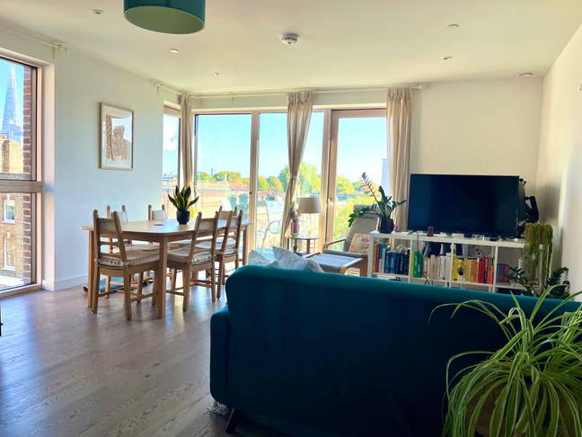 Ensuite room in a 2-p, 74sqm flat in E&C Main Photo