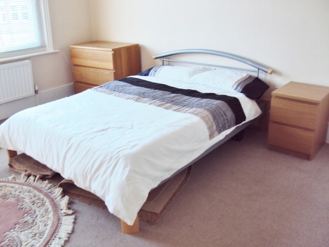 1 Huge sunny room in Stylish house 5 mins  station Main Photo