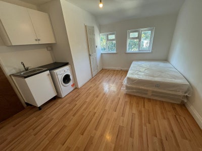 Studio Flat, Lyon Park Avenue (HA0) Main Photo