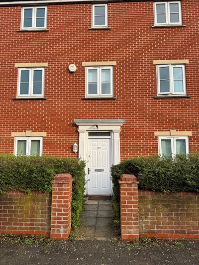 Double bedroom and office with private en-suite  Main Photo