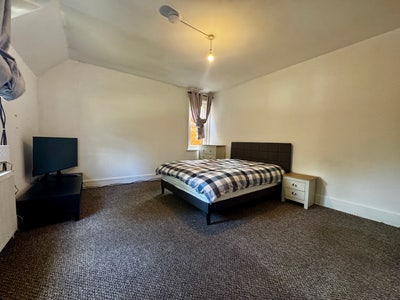 Large Room Furnished Riverside Couples Welcome Main Photo