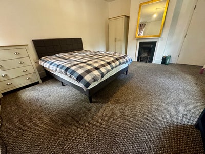 Large King Room Furnished Riverside - No Deposit Main Photo