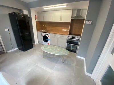 One Bedroom Flats in Bushey Grove Road WD23 Main Photo