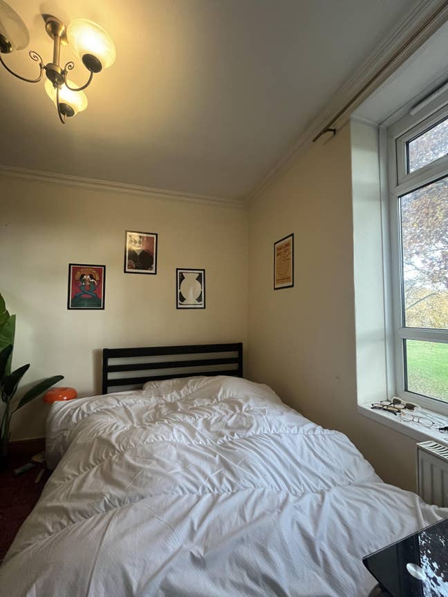 Hackney area cozy stylish room for Dec Main Photo