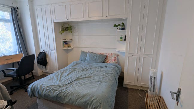 Spacious double room in friendly house Main Photo