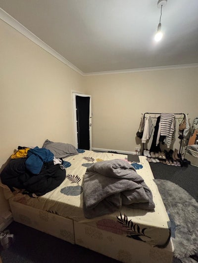 One bed space available in three sharing room Main Photo