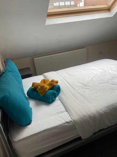 Spacious Room  Large bathroom to yourself Main Photo