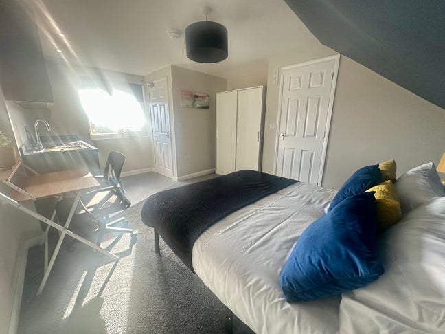 Brand New Loft Studio close to city centre  Main Photo