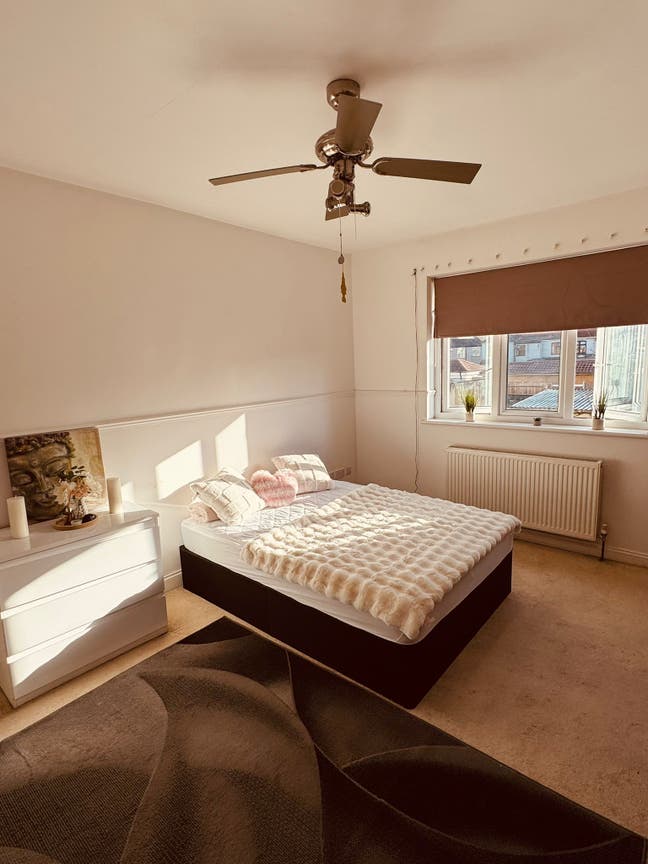 Spacious double room available in Redbridge  Main Photo