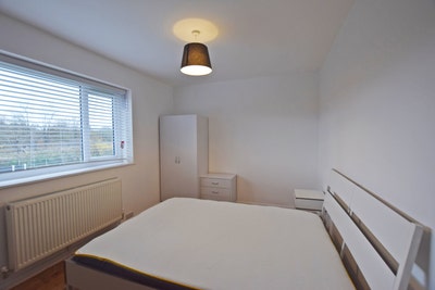 *** Ensuite double bedroom Ideal for Cabin Crew*** Main Photo