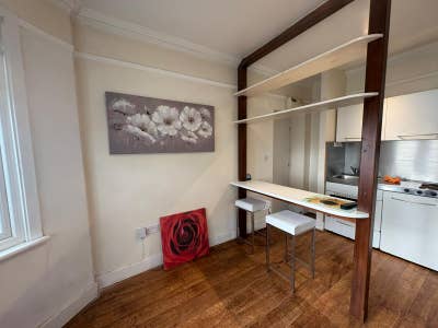 Lovely Studio in Northwood Main Photo